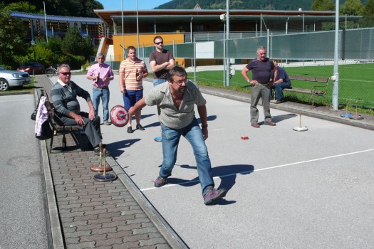 Stockschießen am Sportplatz in Eben